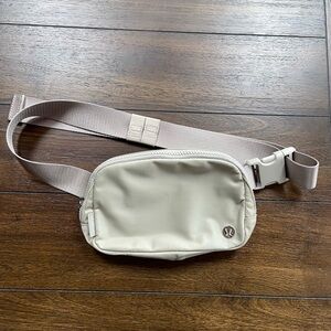 Lululemon Everywhere Belt Bag 1L